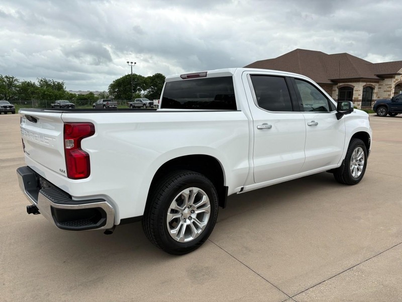 Chevrolet Silverado 1500 Vehicle Full-screen Gallery Image 6