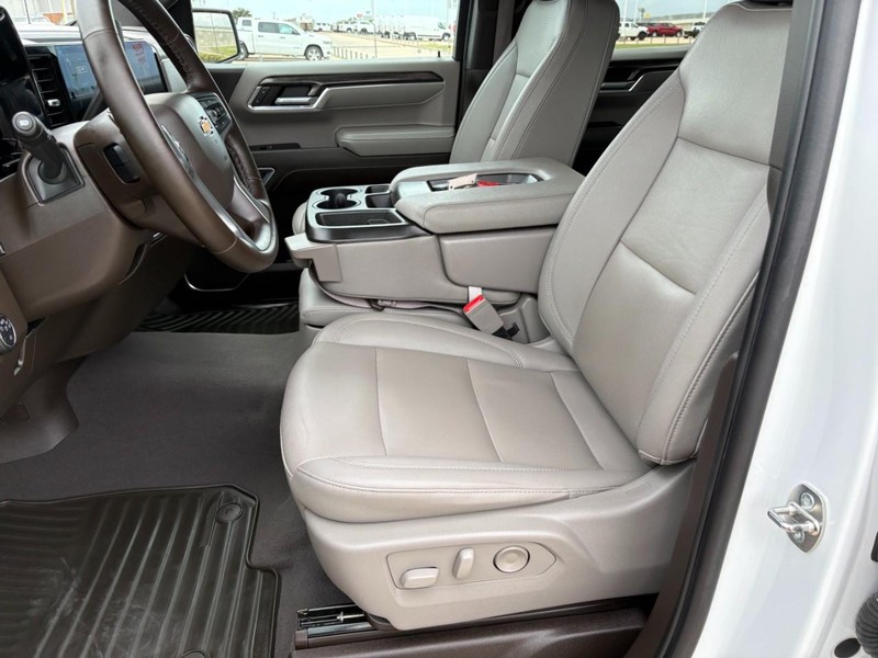 Chevrolet Silverado 1500 Vehicle Full-screen Gallery Image 12