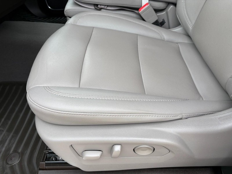 Chevrolet Silverado 1500 Vehicle Full-screen Gallery Image 13