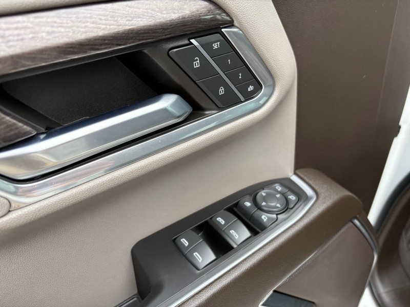 Chevrolet Silverado 1500 Vehicle Full-screen Gallery Image 15