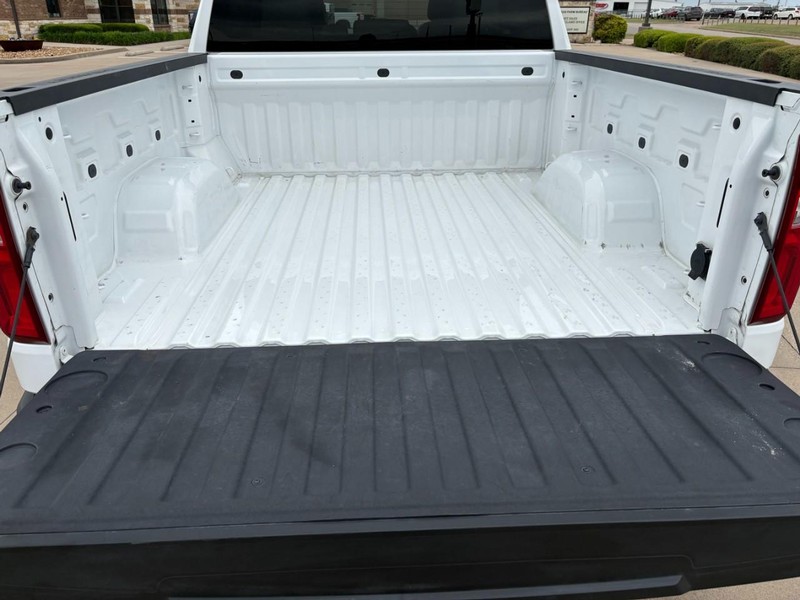 Chevrolet Silverado 1500 Vehicle Full-screen Gallery Image 19