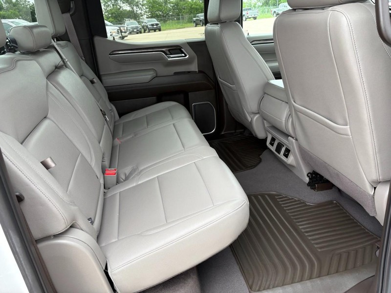 Chevrolet Silverado 1500 Vehicle Full-screen Gallery Image 20