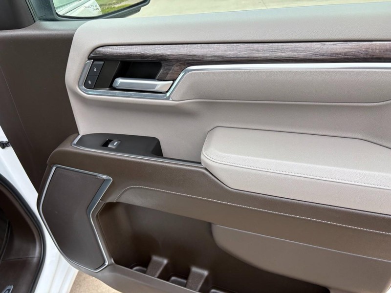 Chevrolet Silverado 1500 Vehicle Full-screen Gallery Image 21