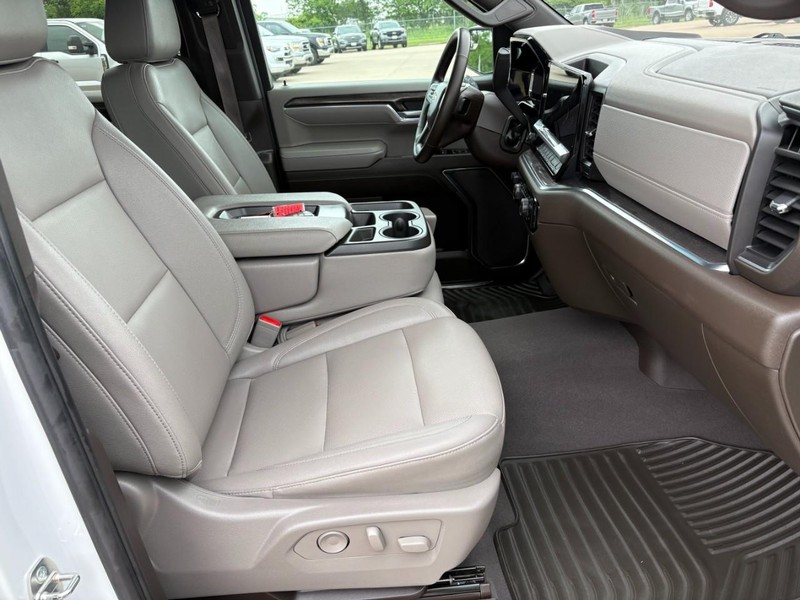 Chevrolet Silverado 1500 Vehicle Full-screen Gallery Image 22