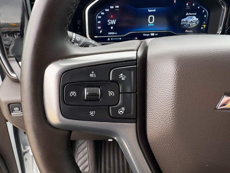 Chevrolet Silverado 1500 Vehicle Full-screen Gallery Image 25