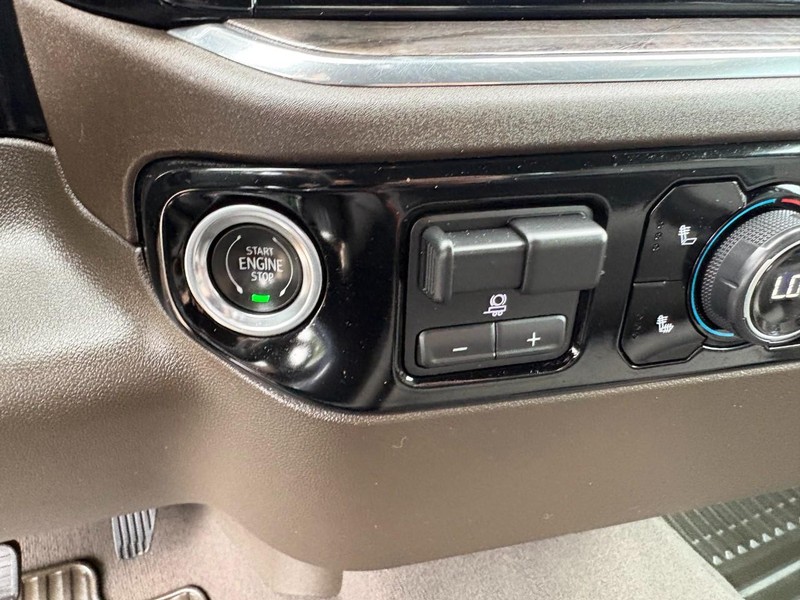 Chevrolet Silverado 1500 Vehicle Full-screen Gallery Image 27