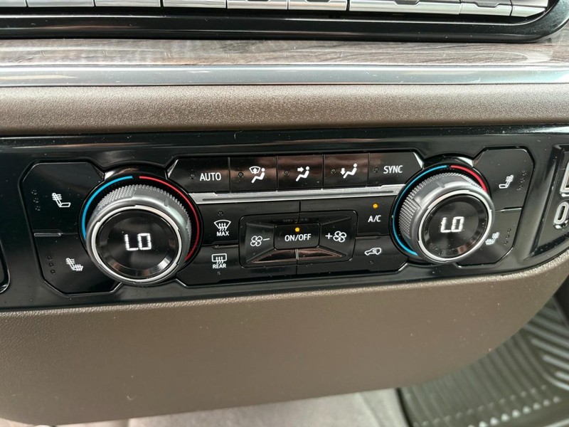 Chevrolet Silverado 1500 Vehicle Full-screen Gallery Image 28