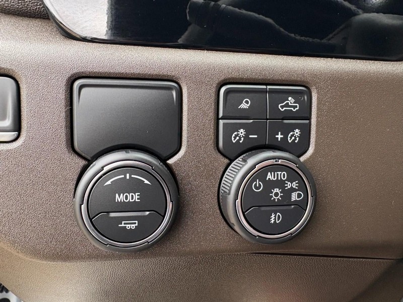 Chevrolet Silverado 1500 Vehicle Full-screen Gallery Image 31