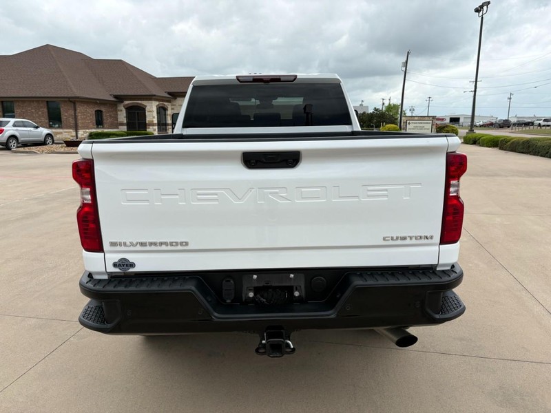 Chevrolet Silverado 2500HD Vehicle Full-screen Gallery Image 4