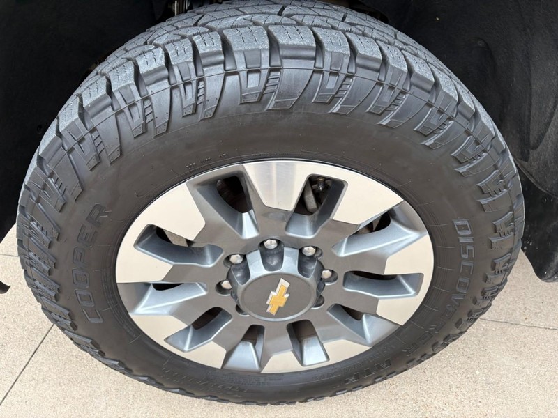 Chevrolet Silverado 2500HD Vehicle Full-screen Gallery Image 9