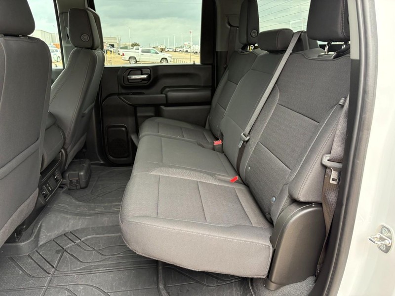 Chevrolet Silverado 2500HD Vehicle Full-screen Gallery Image 14