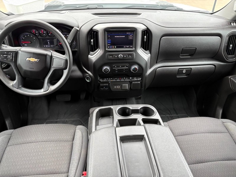 Chevrolet Silverado 2500HD Vehicle Full-screen Gallery Image 15