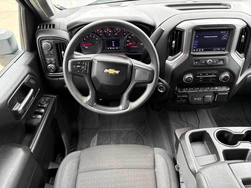 Chevrolet Silverado 2500HD Vehicle Full-screen Gallery Image 16