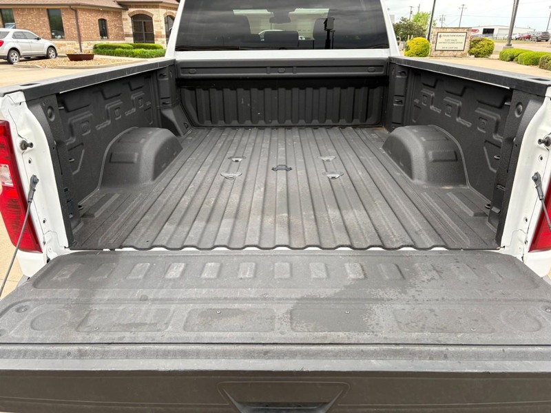 Chevrolet Silverado 2500HD Vehicle Full-screen Gallery Image 17