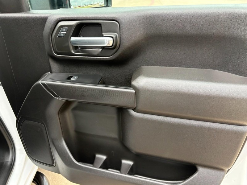 Chevrolet Silverado 2500HD Vehicle Full-screen Gallery Image 19