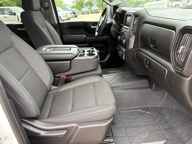 Chevrolet Silverado 2500HD Vehicle Full-screen Gallery Image 20