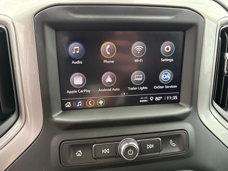 Chevrolet Silverado 2500HD Vehicle Full-screen Gallery Image 23