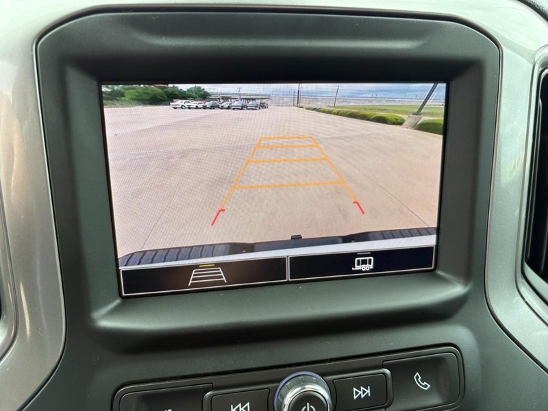 Chevrolet Silverado 2500HD Vehicle Full-screen Gallery Image 24