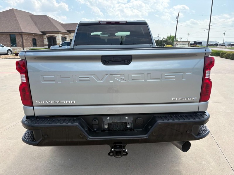 Chevrolet Silverado 2500HD Vehicle Full-screen Gallery Image 4