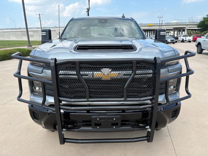 Chevrolet Silverado 2500HD Vehicle Full-screen Gallery Image 8