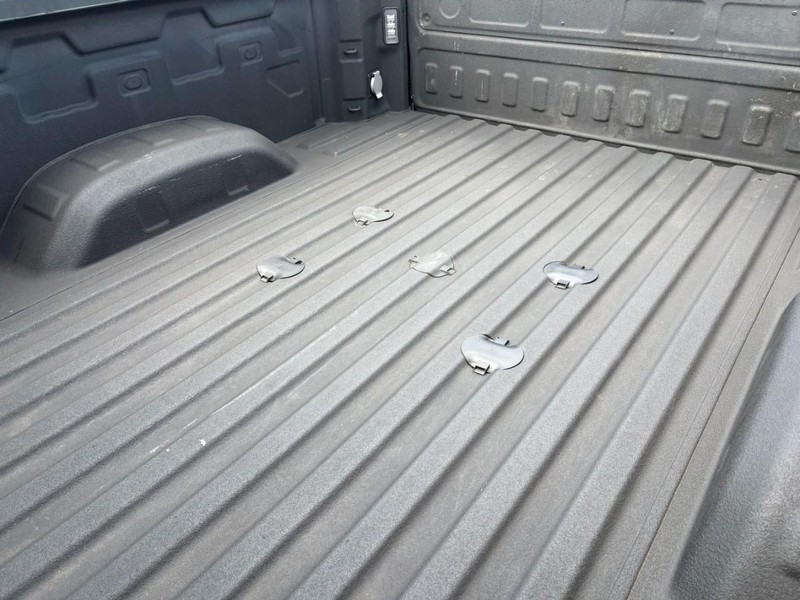 Chevrolet Silverado 2500HD Vehicle Full-screen Gallery Image 12