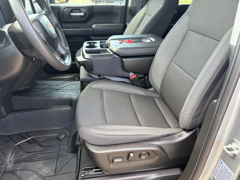 Chevrolet Silverado 2500HD Vehicle Full-screen Gallery Image 13