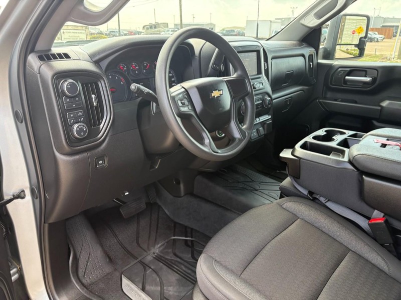 Chevrolet Silverado 2500HD Vehicle Full-screen Gallery Image 14