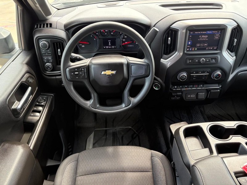 Chevrolet Silverado 2500HD Vehicle Full-screen Gallery Image 19