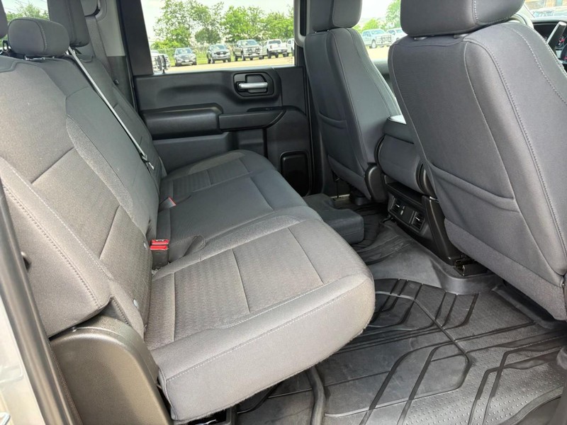 Chevrolet Silverado 2500HD Vehicle Full-screen Gallery Image 20