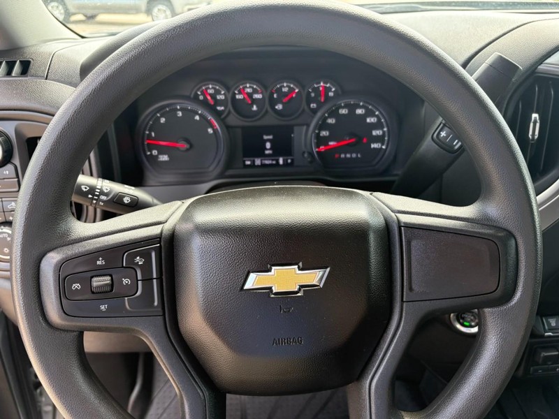 Chevrolet Silverado 2500HD Vehicle Full-screen Gallery Image 23