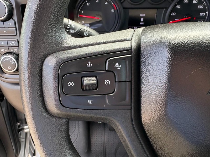 Chevrolet Silverado 2500HD Vehicle Full-screen Gallery Image 24