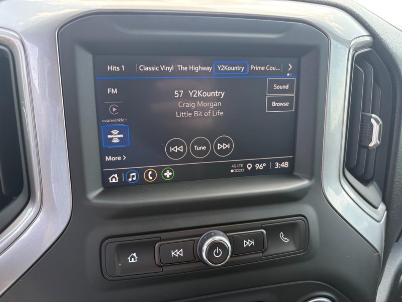 Chevrolet Silverado 2500HD Vehicle Full-screen Gallery Image 27