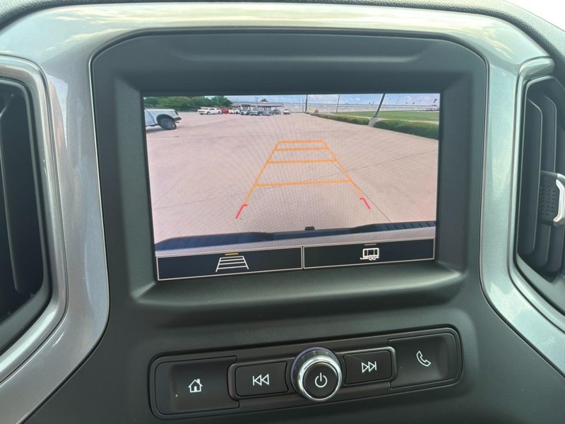 Chevrolet Silverado 2500HD Vehicle Full-screen Gallery Image 28