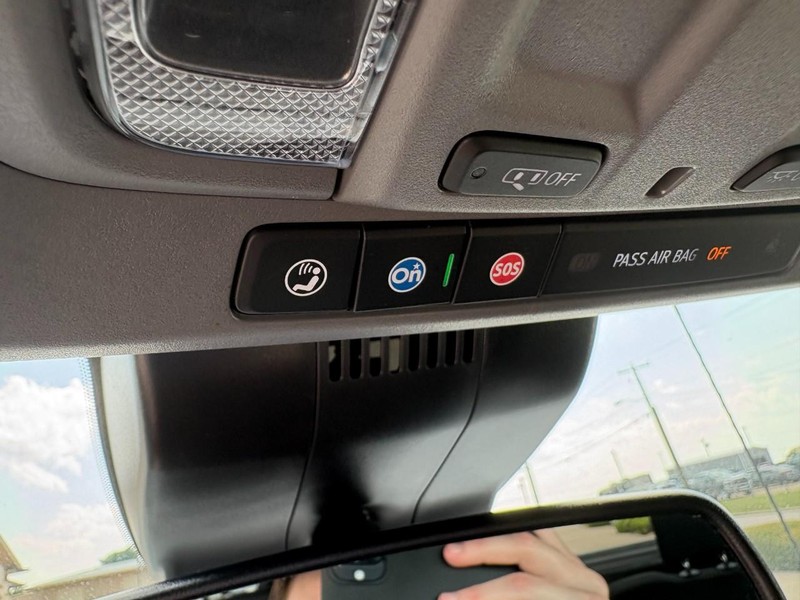 Chevrolet Silverado 2500HD Vehicle Full-screen Gallery Image 29