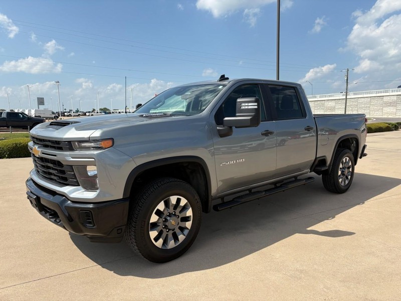 Chevrolet Silverado 2500HD Vehicle Full-screen Gallery Image 2
