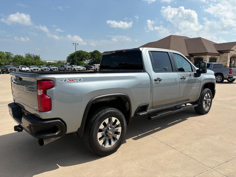 Chevrolet Silverado 2500HD Vehicle Full-screen Gallery Image 6