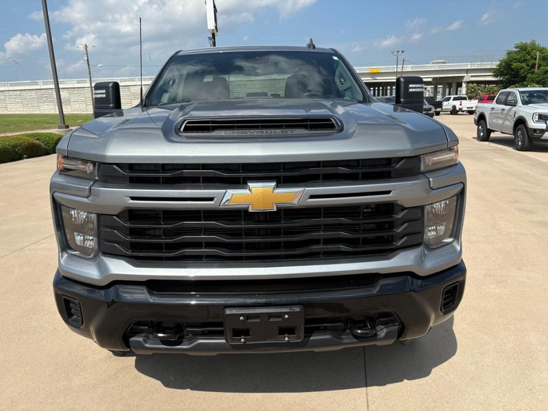 Chevrolet Silverado 2500HD Vehicle Full-screen Gallery Image 9