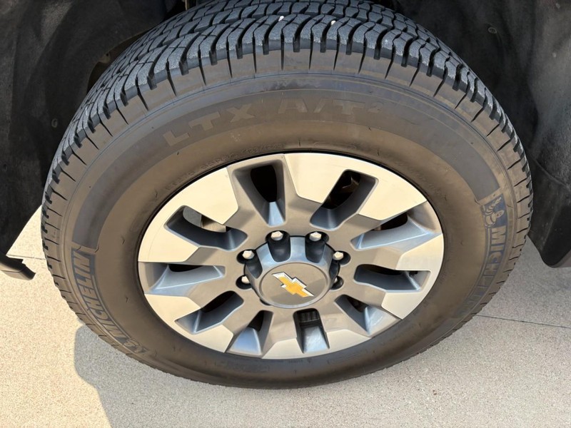 Chevrolet Silverado 2500HD Vehicle Full-screen Gallery Image 10