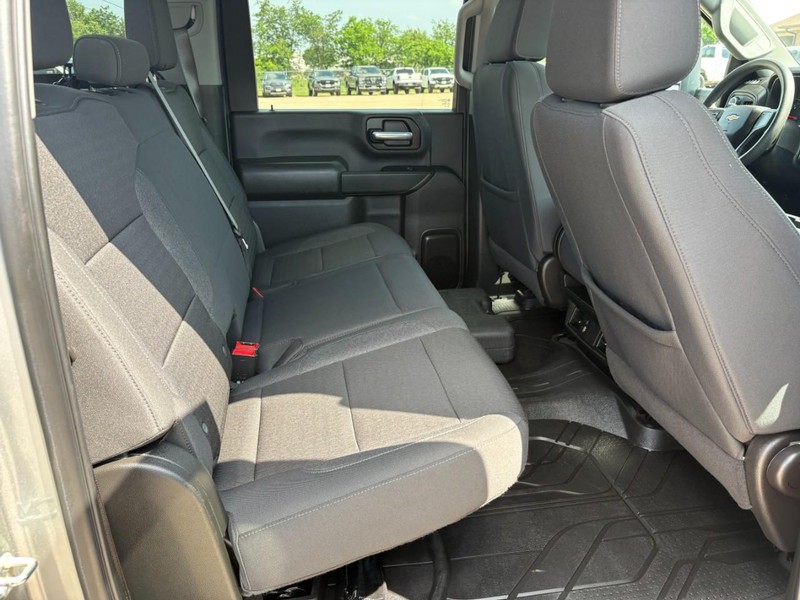 Chevrolet Silverado 2500HD Vehicle Full-screen Gallery Image 20
