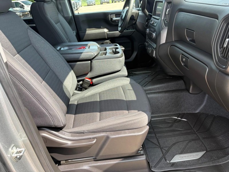 Chevrolet Silverado 2500HD Vehicle Full-screen Gallery Image 21