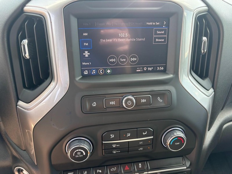 Chevrolet Silverado 2500HD Vehicle Full-screen Gallery Image 27