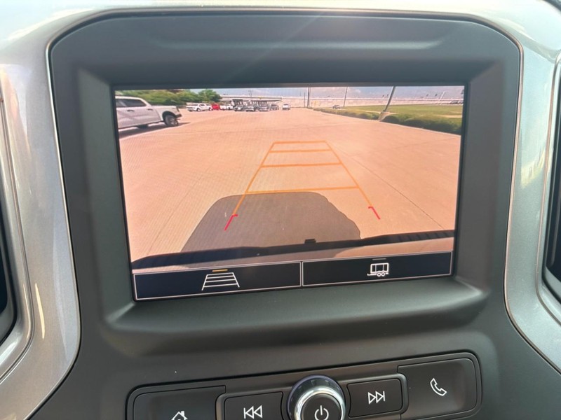 Chevrolet Silverado 2500HD Vehicle Full-screen Gallery Image 28