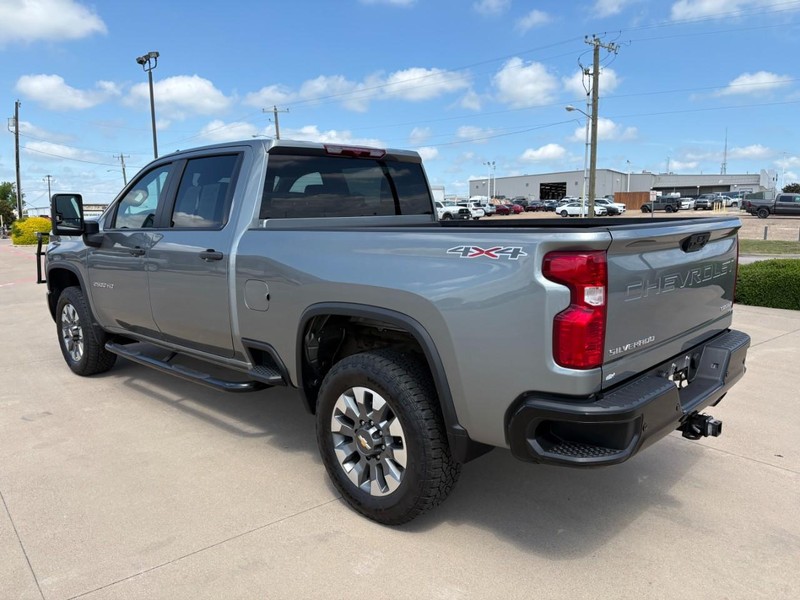 Chevrolet Silverado 2500HD Vehicle Full-screen Gallery Image 4