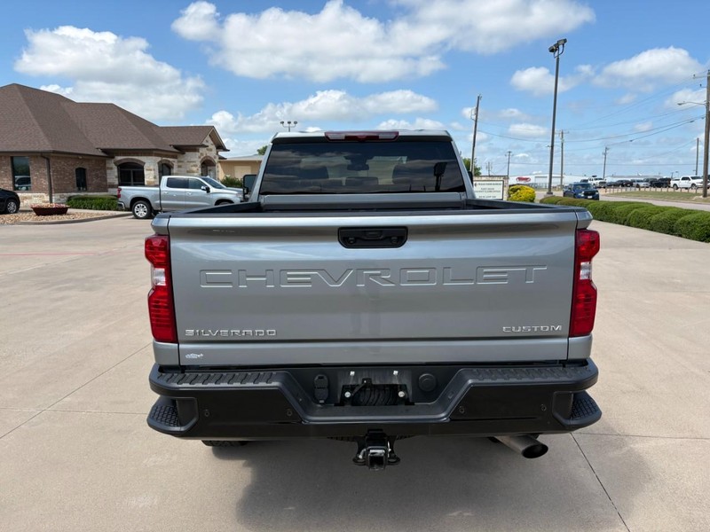 Chevrolet Silverado 2500HD Vehicle Full-screen Gallery Image 5