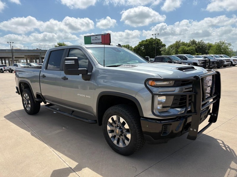 Chevrolet Silverado 2500HD Vehicle Full-screen Gallery Image 8