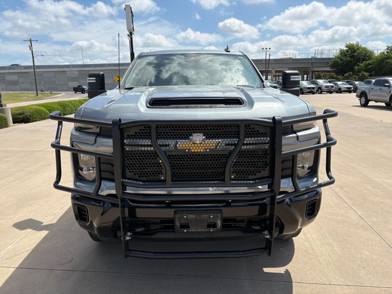 Chevrolet Silverado 2500HD Vehicle Full-screen Gallery Image 9