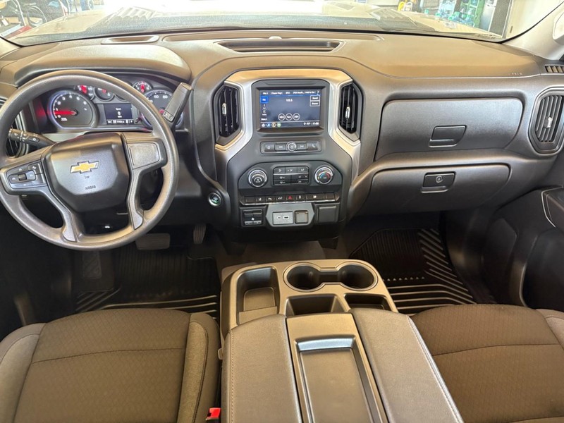 Chevrolet Silverado 2500HD Vehicle Full-screen Gallery Image 18