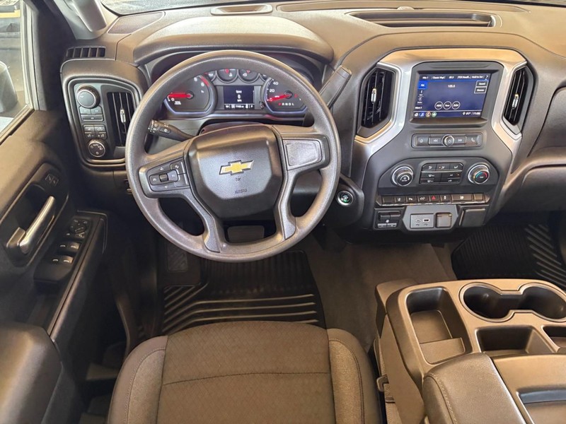 Chevrolet Silverado 2500HD Vehicle Full-screen Gallery Image 19