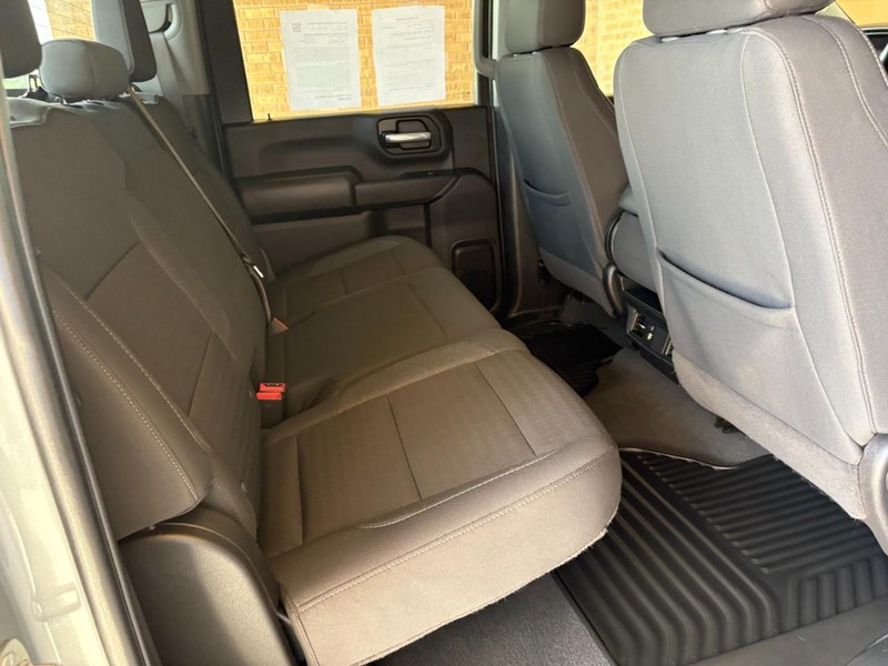 Chevrolet Silverado 2500HD Vehicle Full-screen Gallery Image 21
