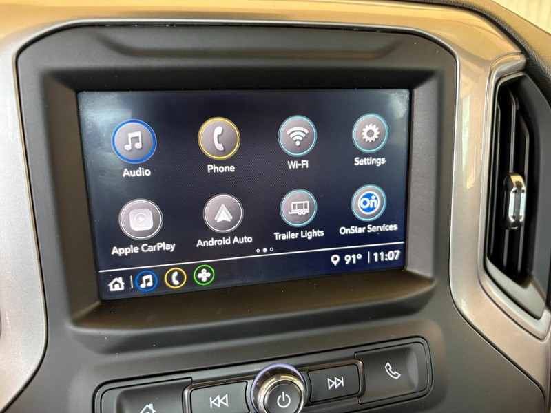 Chevrolet Silverado 2500HD Vehicle Full-screen Gallery Image 28